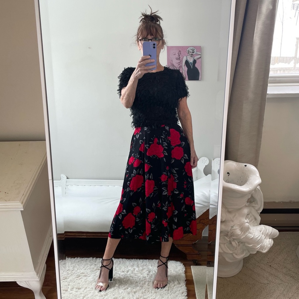 VINTAGE WORTHINGTON BLACK SKIRT RED ROSES GREY STEMS ZIPPER FLORAL STRETCH WAIST